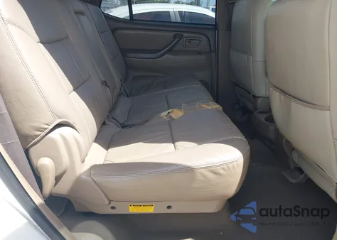 2004 Toyota Sequoia Sr5 V8 z USA, uszkodzony, nr VIN 5TDZT34A34S210050